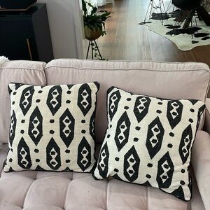 Set of 2 Decorative Pillows